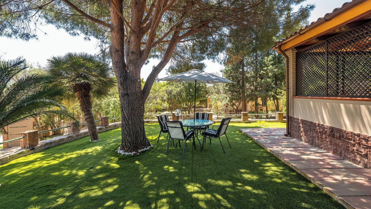 Solanas Villa | Villa 'Lidia Vicino al Mare' with Mountain View, Garden & Air Conditioning