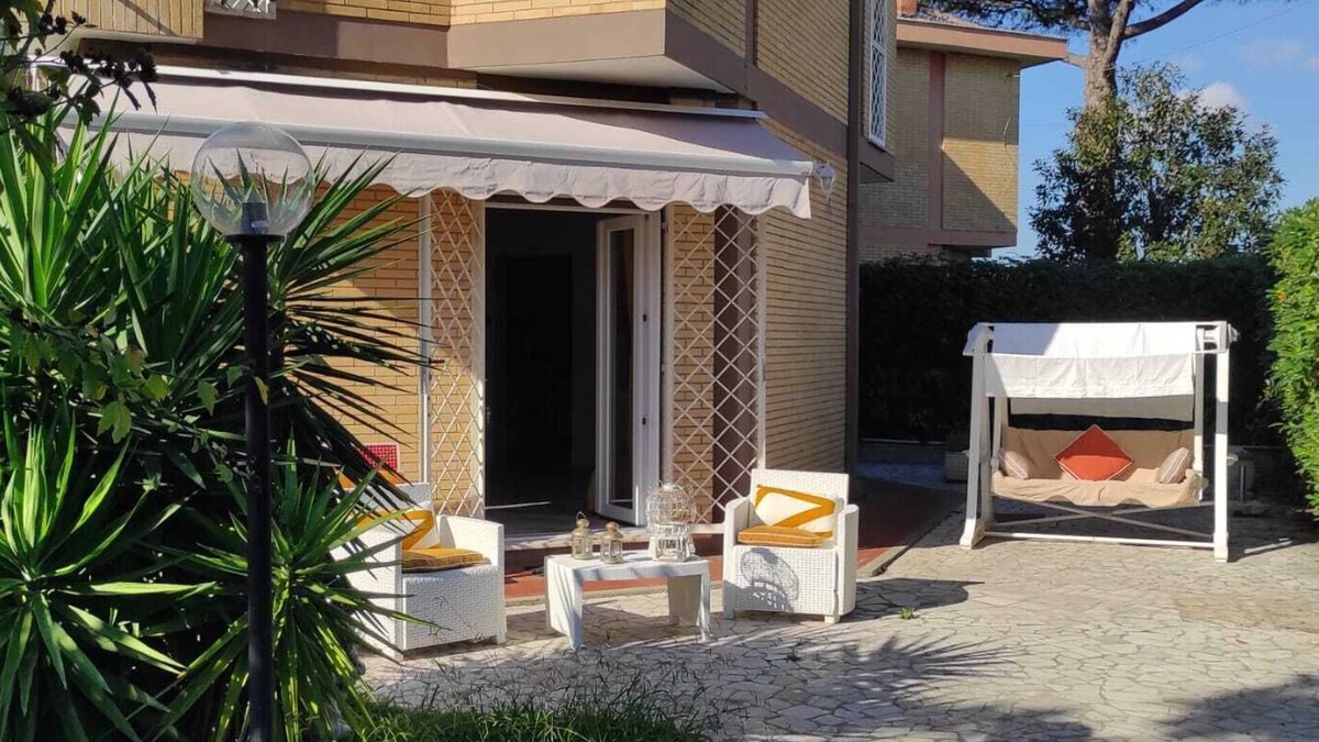Ardea Villa | Villa Lido dei Pini garden 350sqm 3km from the sea, studio with wifi for smart work