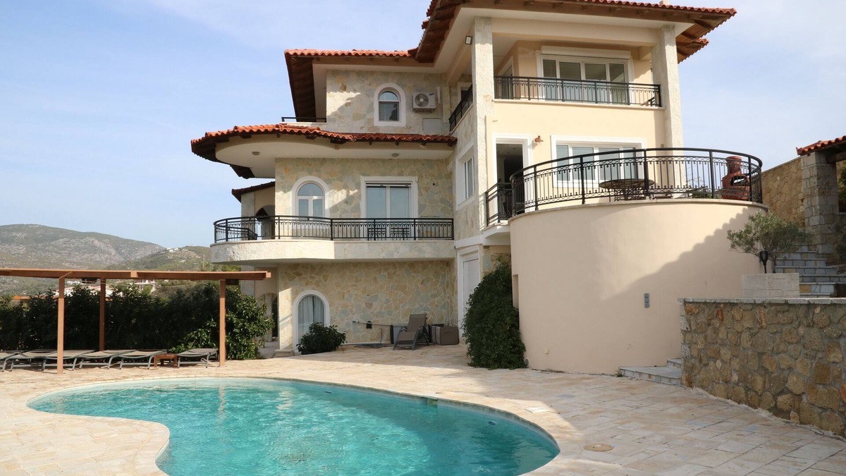 Limni Vouliagmenis Villa | Villa LimninAn Oasis between Sea and Lake