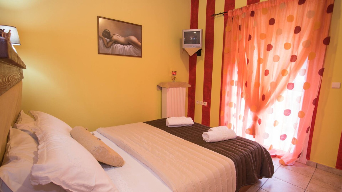 Pantokratoras House | Villa Lina is a beautiful holiday home located in the village of Pantokratoras