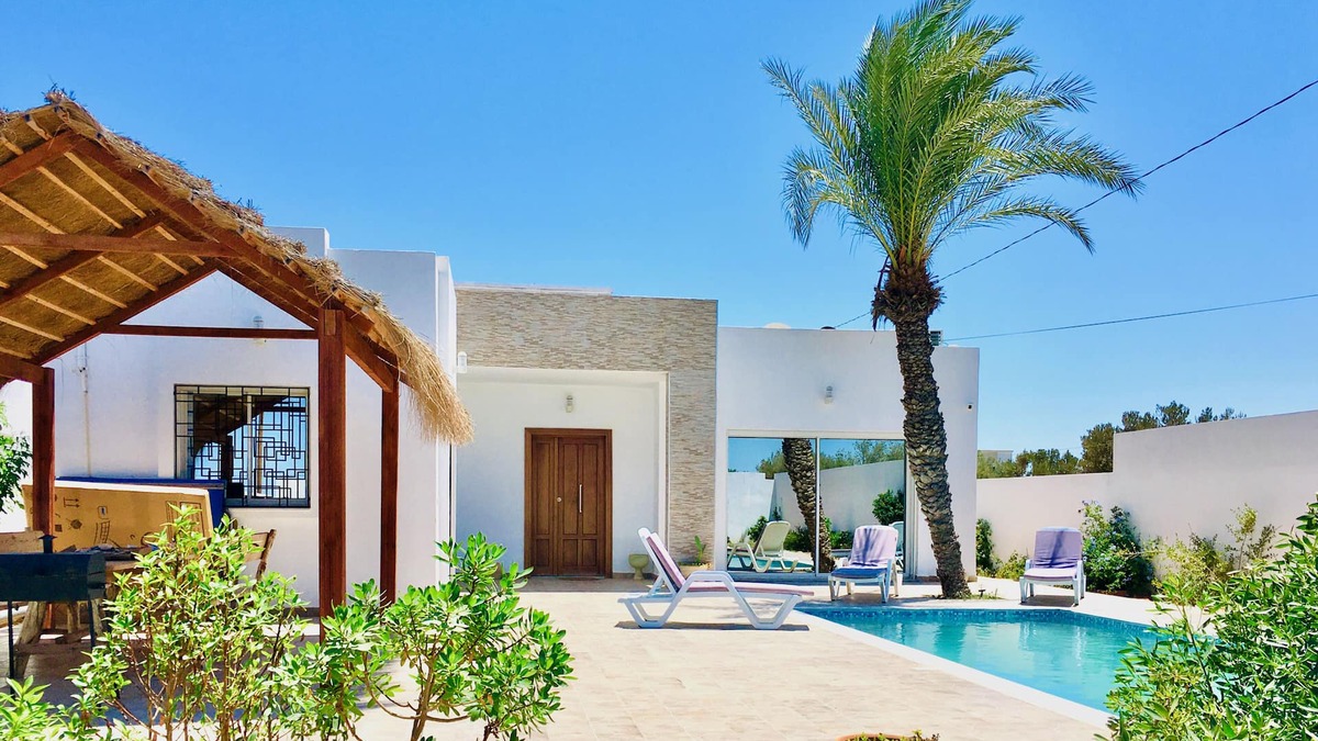 Arkou House | Villa Lina : Modern swimming pool not overlooked Djerba
