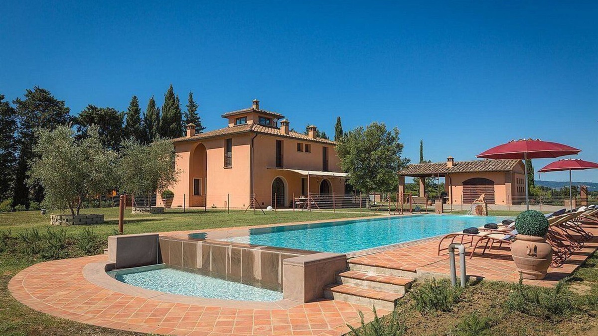 Peccioli Villa | Villa Lirica: An elegant historical villa surrounded by the greenery, with Free WI-FI.