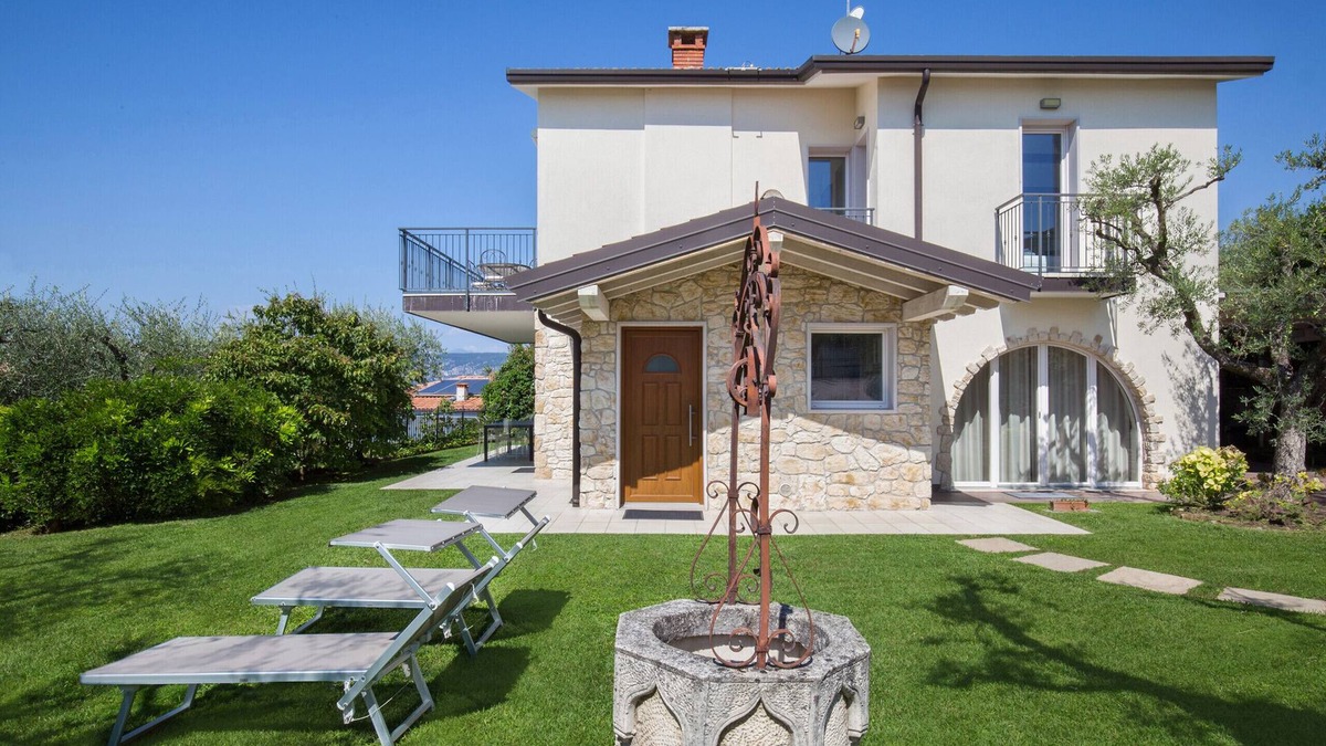 Cisano Villa | Villa Lisi With Pool