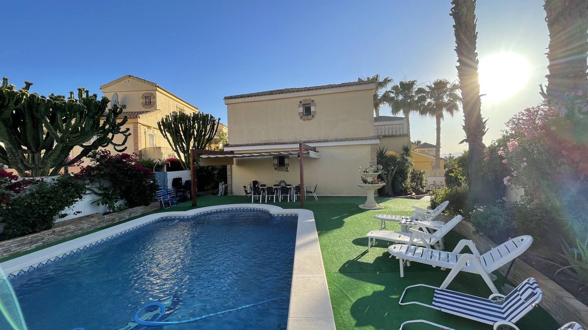 Puerto Marino Villa | Villa Lito. Preciosa villa en un entorno tranquilo