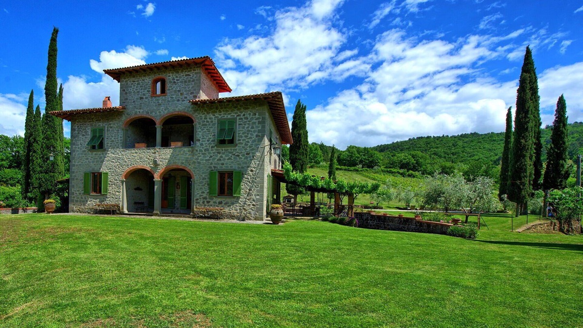 Subbiano Villa | Villa Lo Scoiattolo - Holiday Country Villa with private swimming pool in Casentino Valley, Tuscany