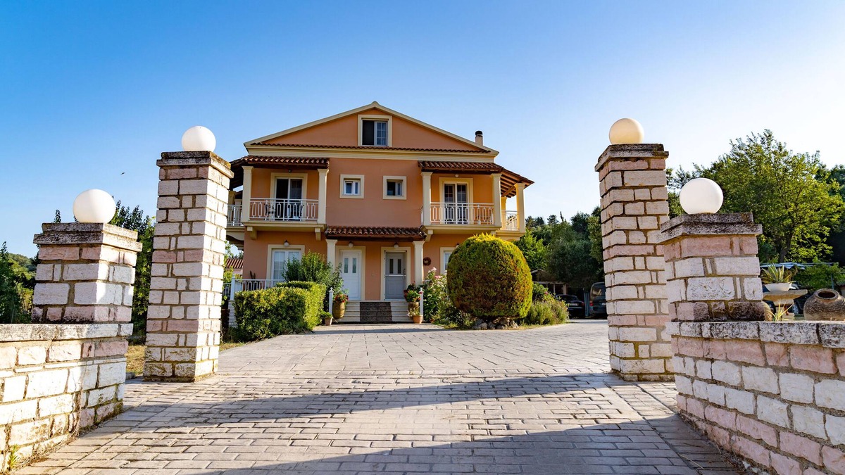 Peroulades Villa | Villa Logas in Peroulades village, North Corfu.