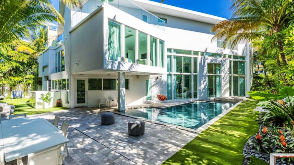 Golden Beach Villa | Villa Loggia