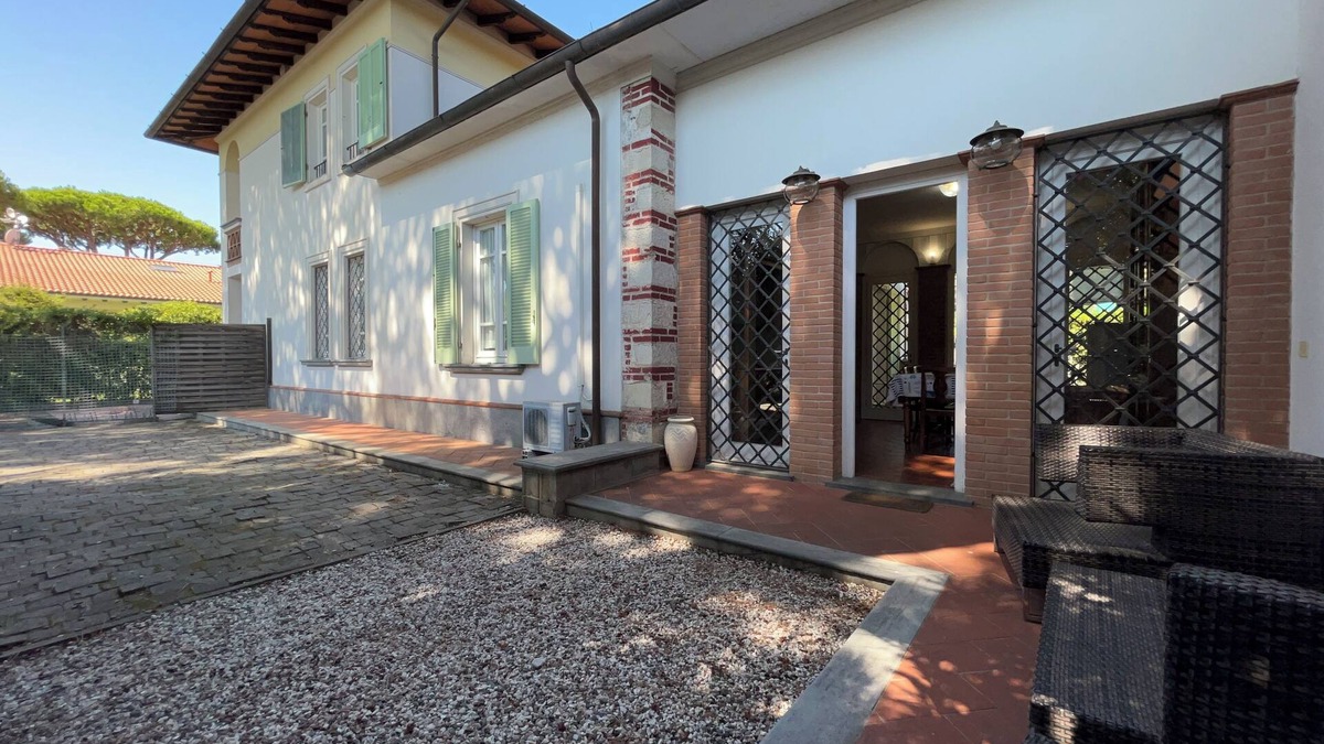 Forte dei Marmi Villa | Villa Lorenzo - 3 minutes walk from the Centre of Forte
