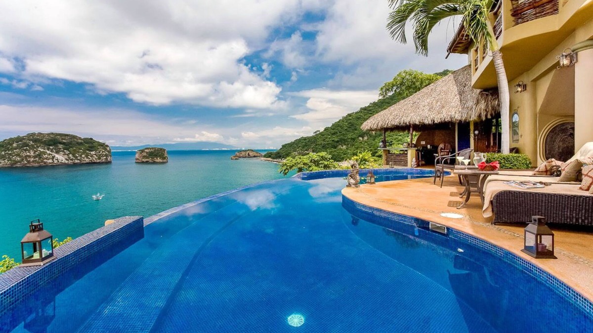 South Shore Hotel Area Villa | VILLA LOS ARCOS: 5 Star Oceanfront With Full Staff