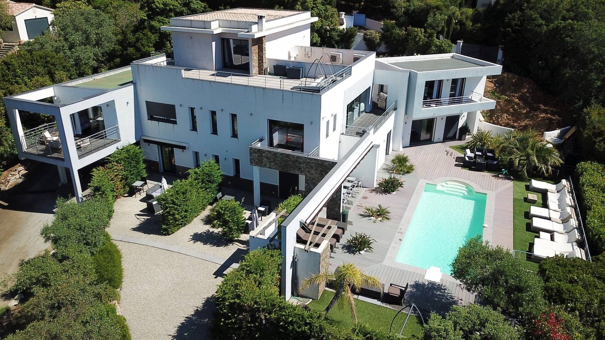 Cavalaire-sur-Mer Villa | Villa Louancelie, beautiful contemporary house with swimming pool and sea view.