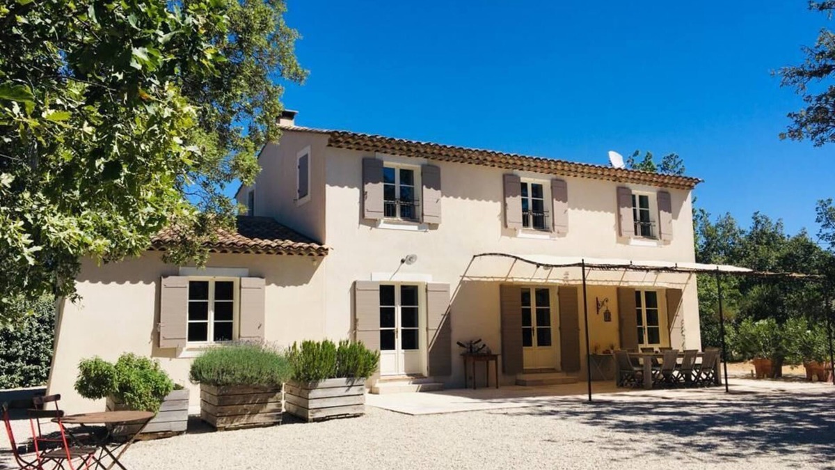 Croagnes Villa | Villa Luberon, with air conditioning & large fairy garden with heated pool and petanque