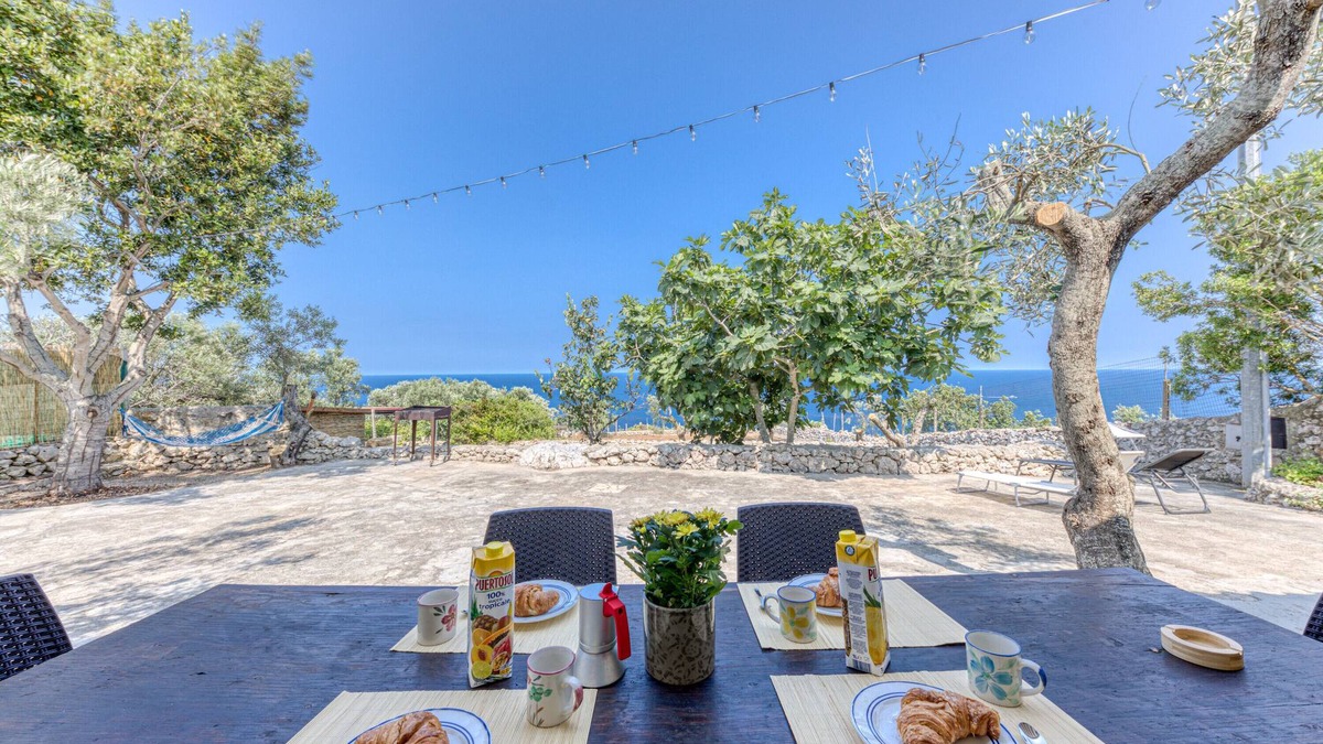 Gagliano del Capo Villa | Villa 'Lu Munte' with Sea View, Wi-Fi and Air Conditioning