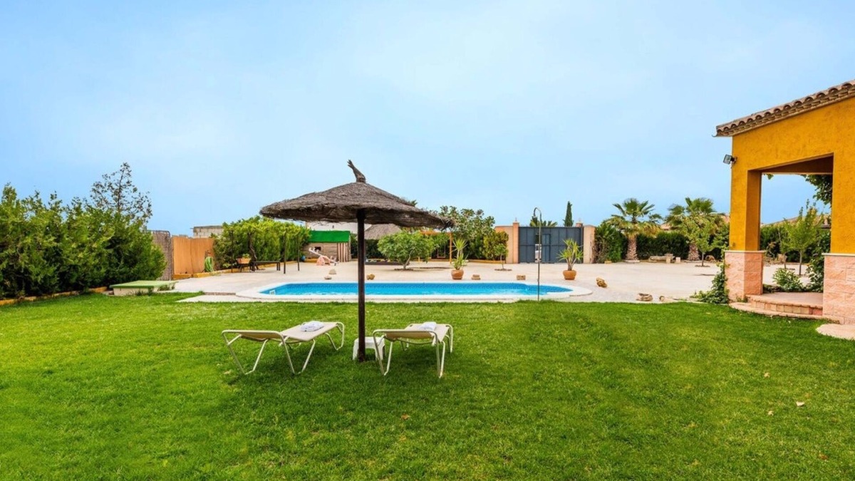 La Lantejuela Villa | Villa Lucrecia La Lantejuela by Ruralidays