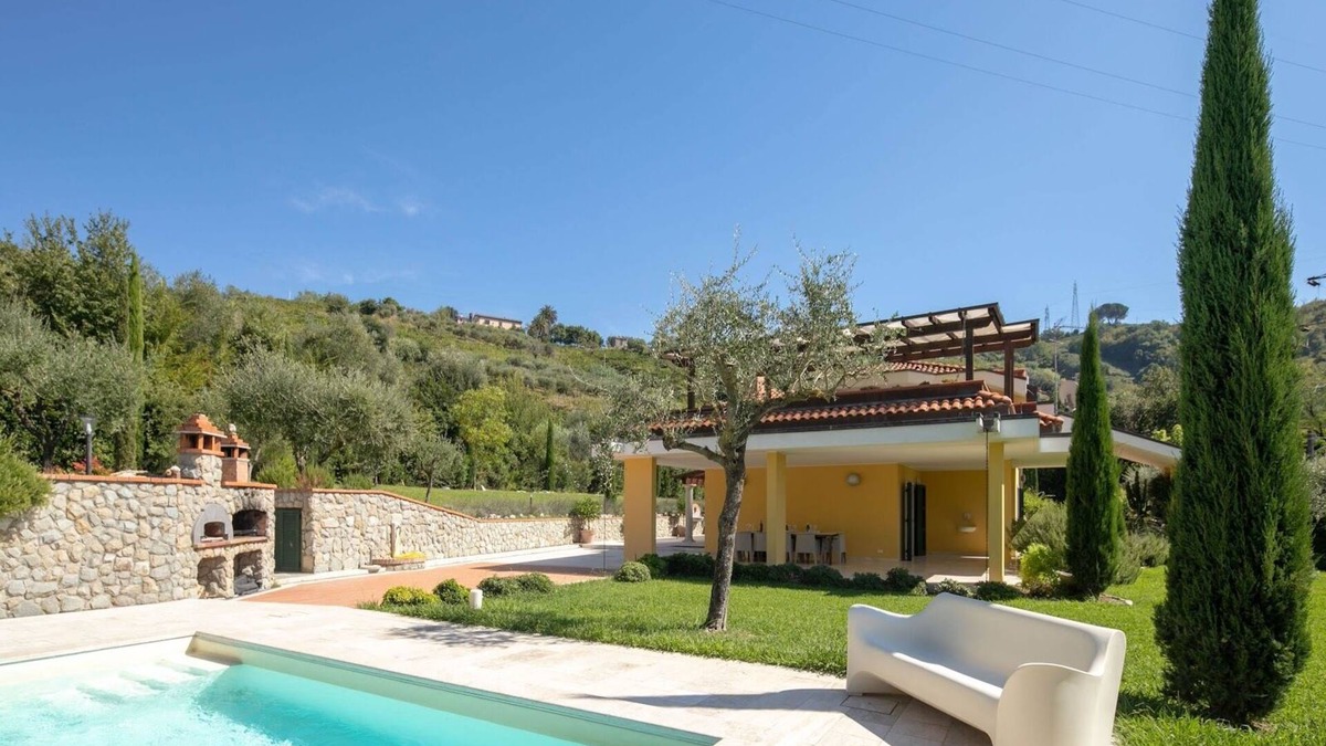 Carrara Villa | Villa Lunense In Carrara, Tuscany