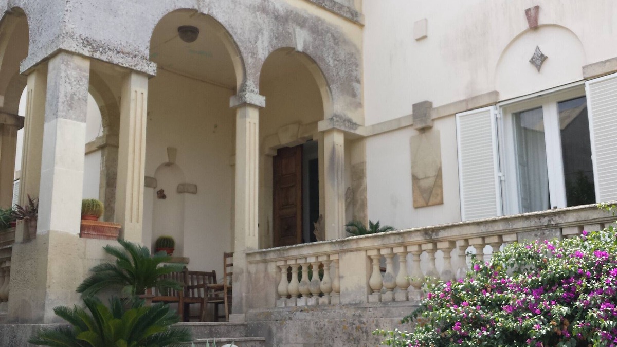 Cutrofiano Villa | Villa 'Luxury Monika' with Private Pool, Wi-Fi and Air Conditioning