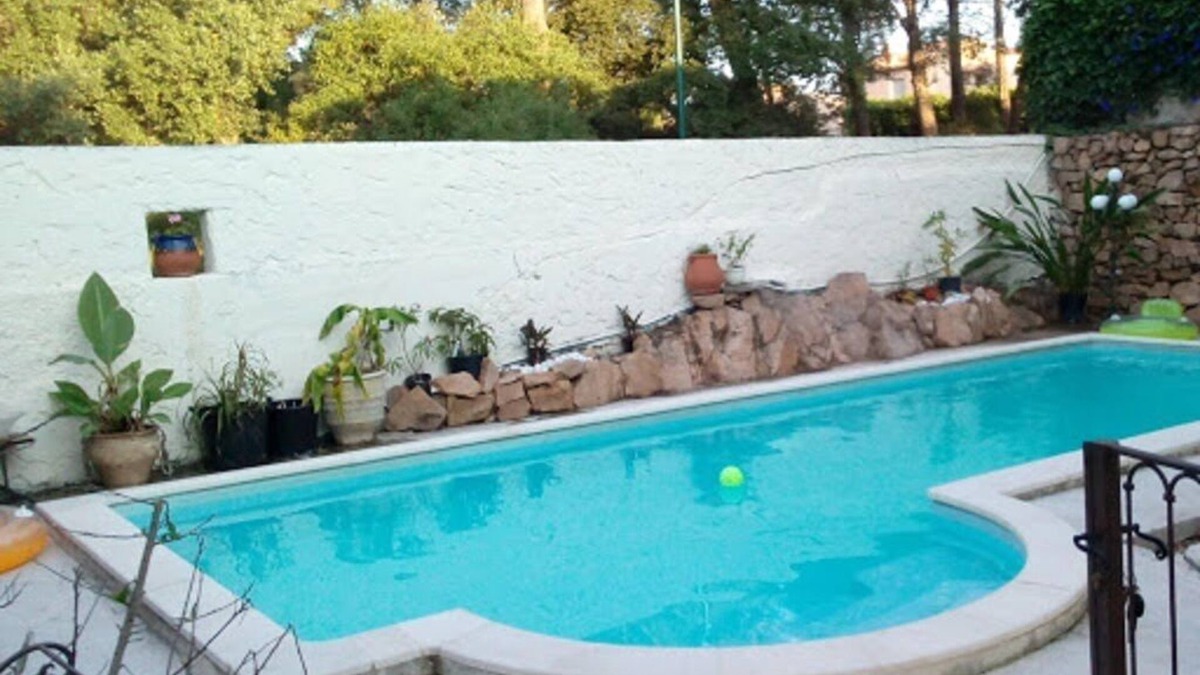 La Garde Apartment | Villa Lysa Apartment in a private villa with pool var