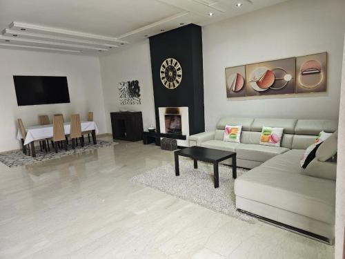 Ain Chkef Villa | Villa