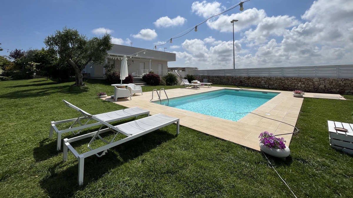 Mola di Bari Villa | Villa Maderna is the ideal location to experience the sea and the countryside in relaxation