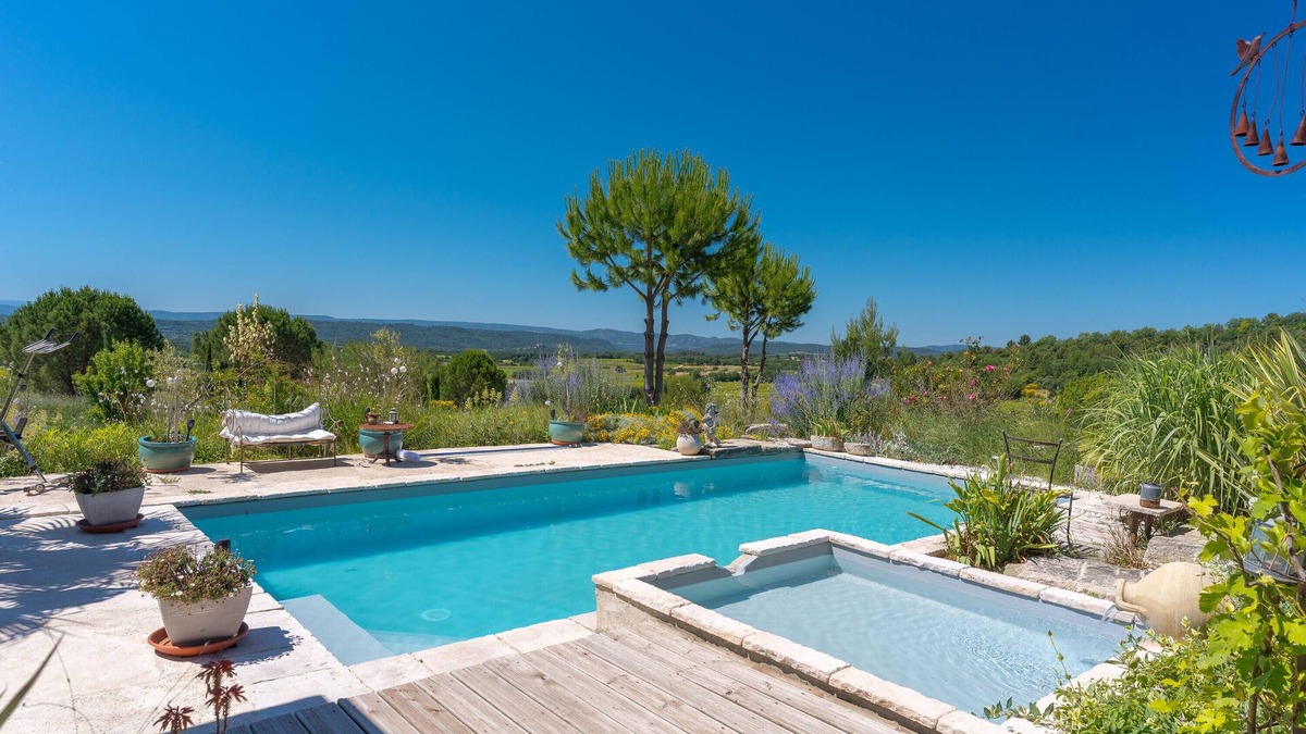 Cabrieres-dʼAigues Villa | Villa 'Maison Luberon Sud' with Mountain View, Private Pool and Wi-Fi
