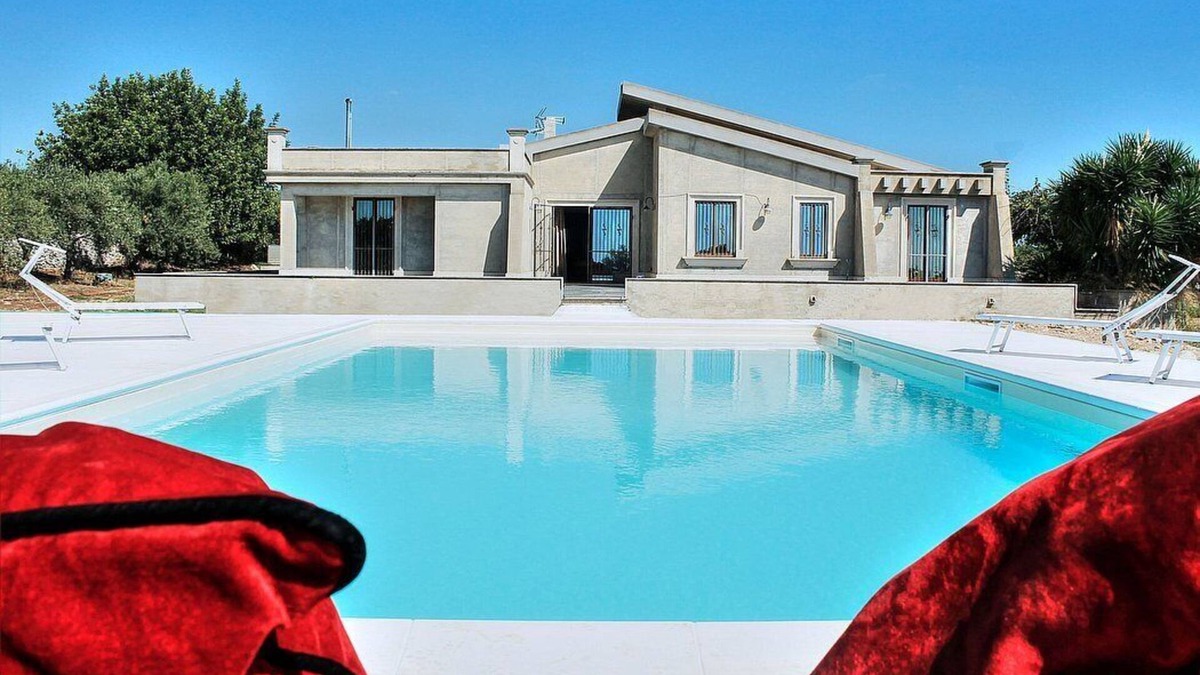 Rosolini Villa | Villa Manon: A cozy and welcoming two-story villa in a quiet position, surrounded by the Sicilian countryside, with Free WI-FI.