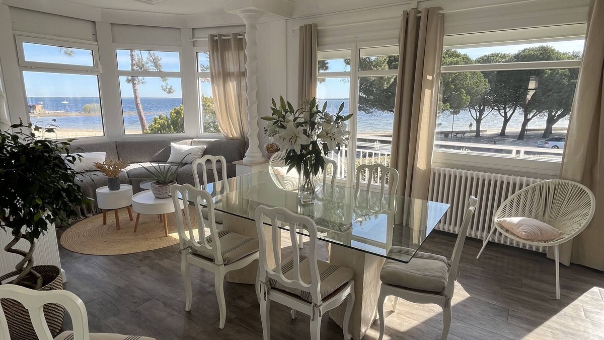Maubuisson House | VILLA MARBOEUF IDYLLIC BEACHFRONT LOCATION