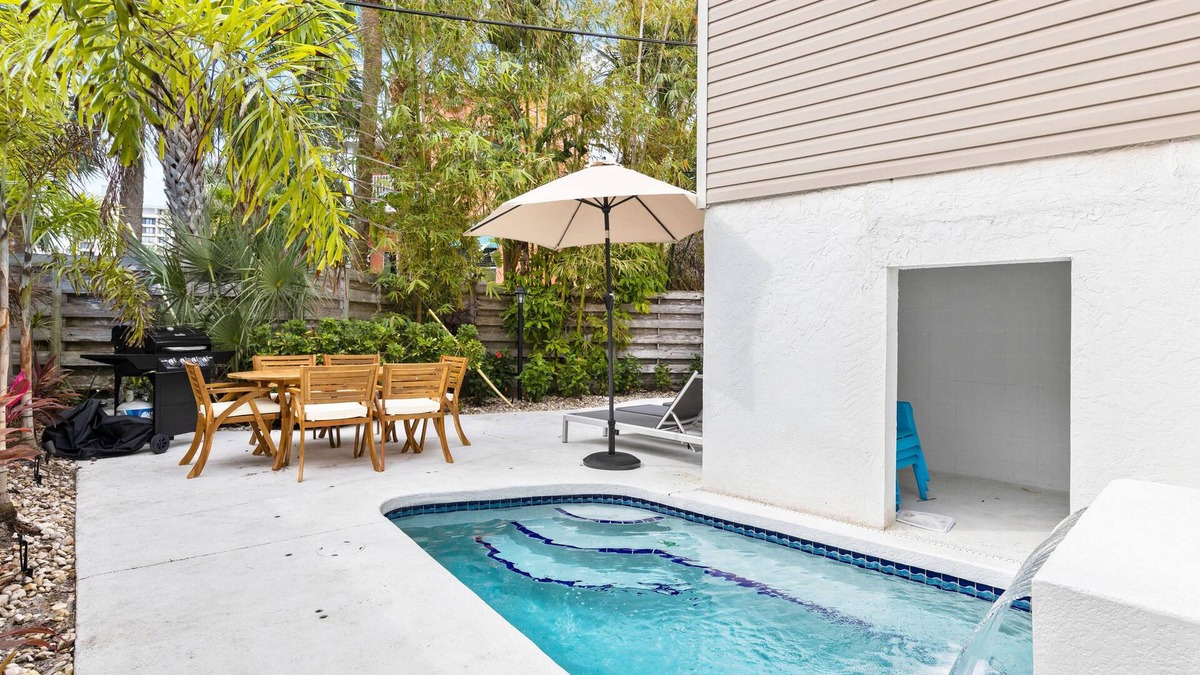 Siesta Key Village House | Villa Margarita | Pet Friendly Home In Siesta Village, Heated Pool and Hot Tub, Walk to the Beach!