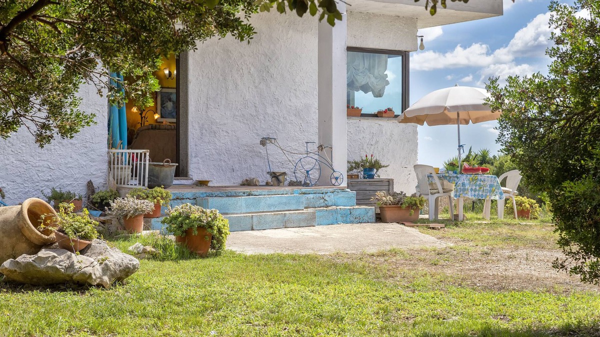 Campanedda House | Villa 'Maria Antonietta' with Private Garden and Wi-Fi