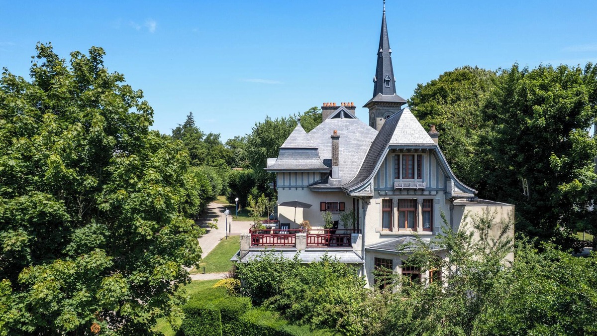 Vittel Villa | Villa Marie in the Vittel spa park - 5 rooms with private garden