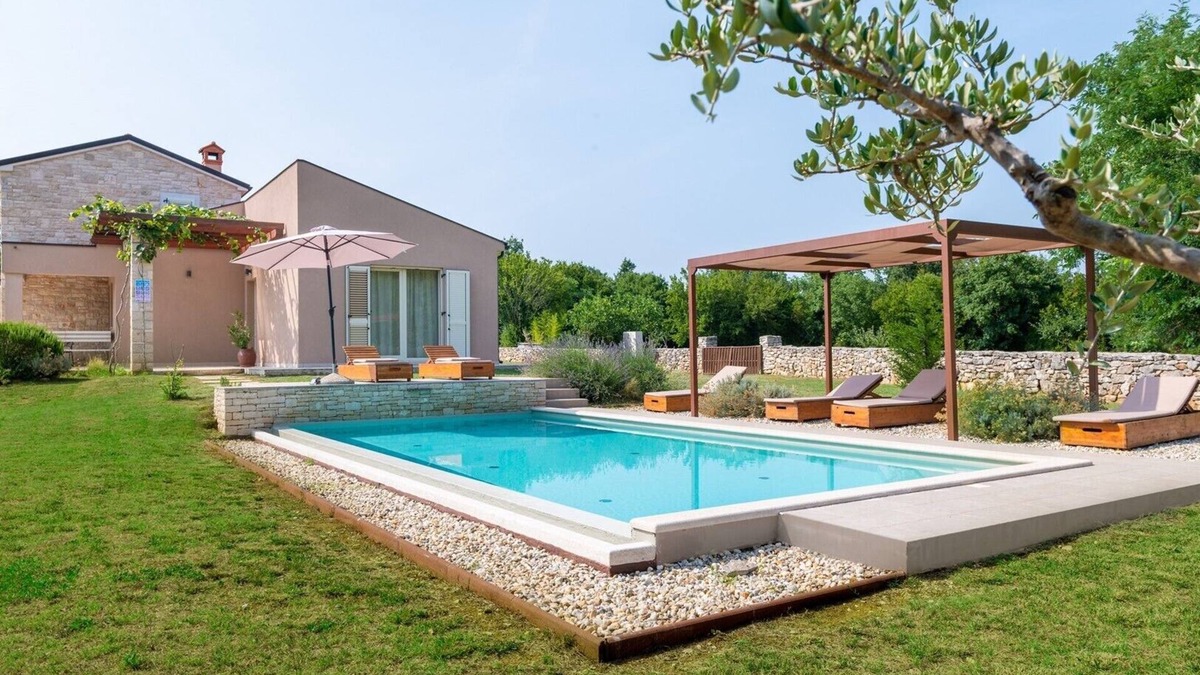 Brajkovici Villa | Villa Marten with Fenced Garden and Private Infinity Pool