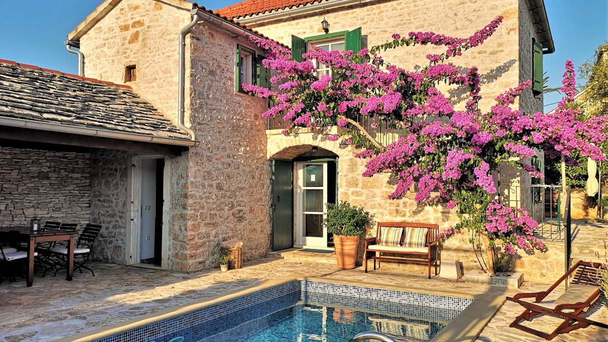 Mirce Villa | Villa Maruka: original 19th century stone villa by local hosts