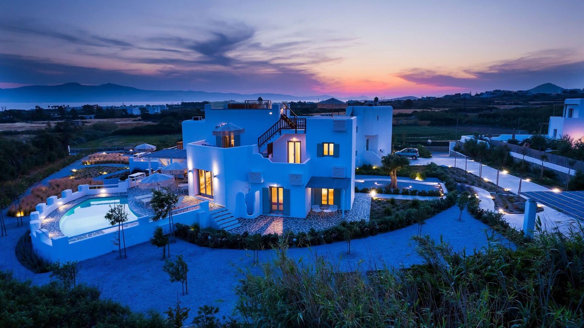 Plaka House | Villa Matina cycladic inspired home in Plaka