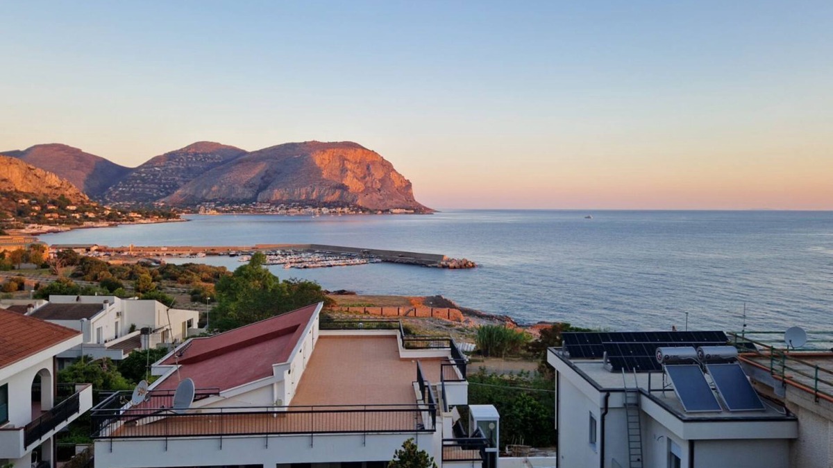 Addaura Apartment | Villa Maurino by DomuSicily