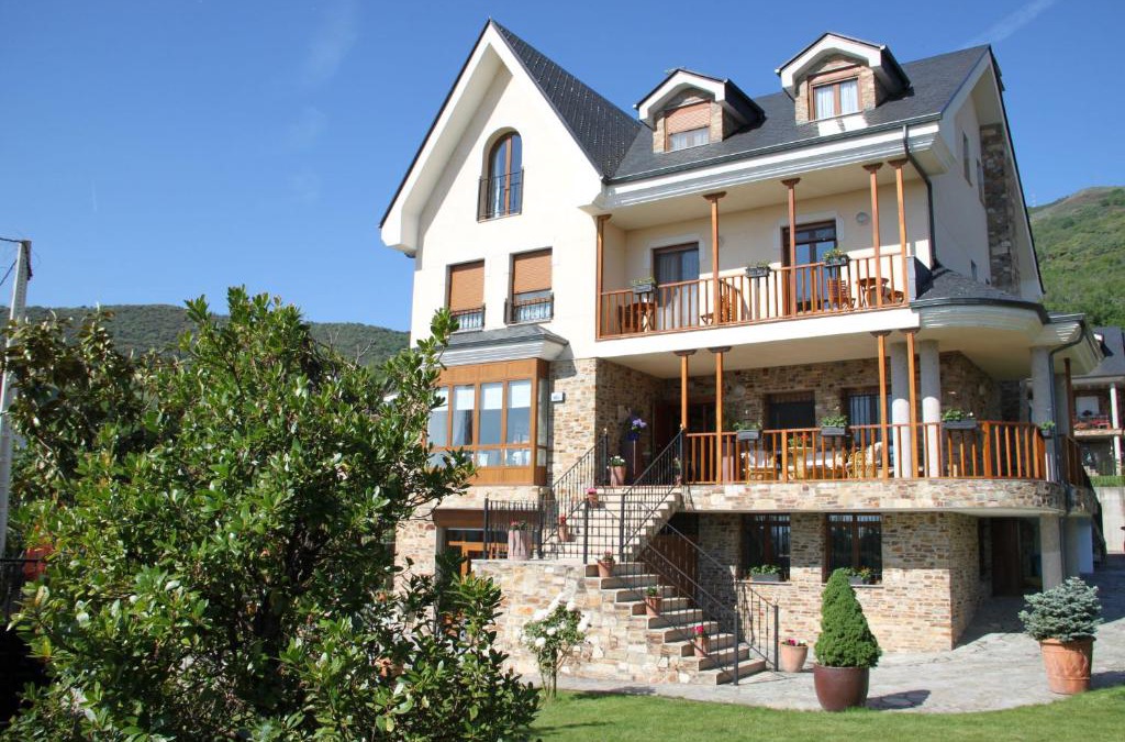 Corullon Hotel | Villa Mencia