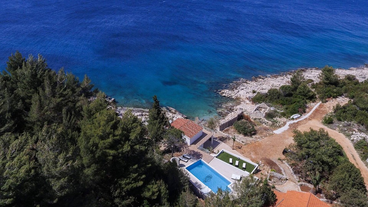 Zastrazisce Villa | "Villa Mendes" - new seafront villa with a swimming pool