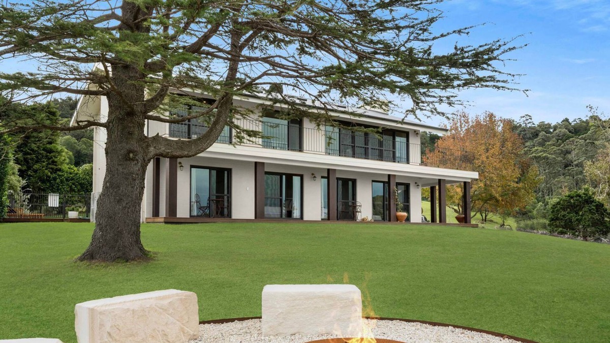 Meroo Meadow House | Villa Meroo Pay 2 stay 3 when booking a weekend May - September