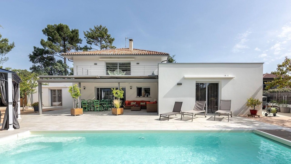 Mimizan-Plage Villa | VILLA MIMIZAN PLAGE, 5 BEDROOMS, 10 PERSONS, SWIMMING POOL, JACCUZI, 300 m away