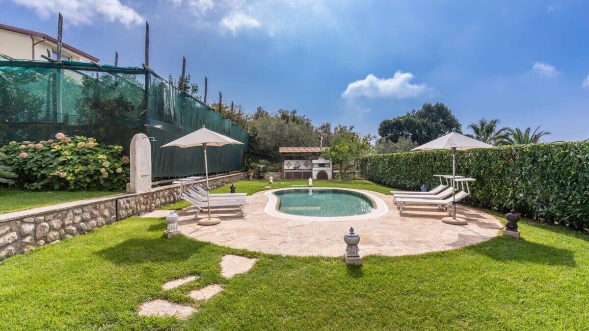 Schiazzano Villa | Villa Mimosa: Rustic Elegance, Panoramic Views & Pool