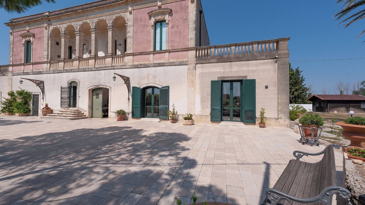 Arnesano Villa | Villa 'Minioti Apartment A-B' with Shared Terrace, Wi-Fi and Air Conditioning