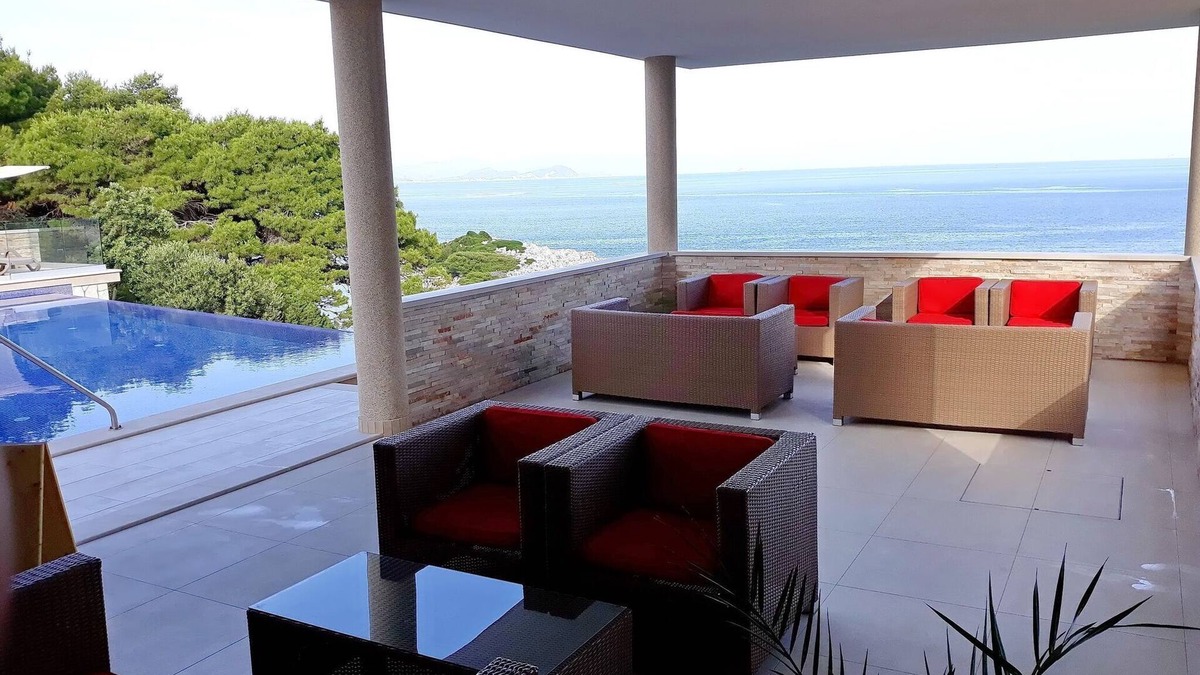 Kobas Apartment | Villa Mirosa-Quadruple Room with Terrace (1)