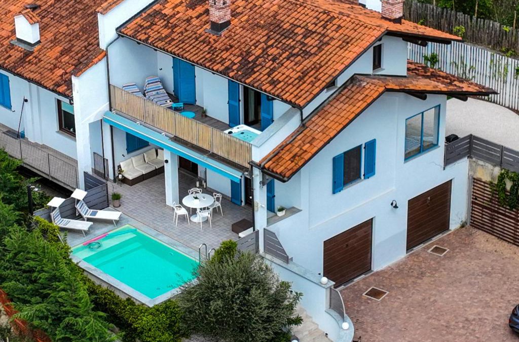 Monforte d'Alba Villa | Villa Monforte Barolo with private pool - LANGHE GATEWAY