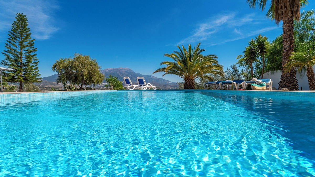 Vinuela Villa | Villa Monterosa with Lake and Mountain View, Pool, Garden & Wi-Fi