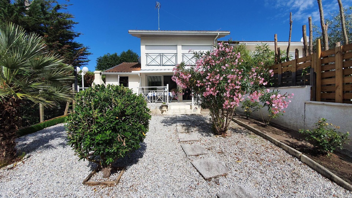 Taussat Villa | Villa Monzie basin