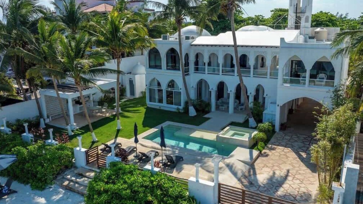 Zona Hotelera House | Villa Moriska | 5BR | Unique Beachfront Escape