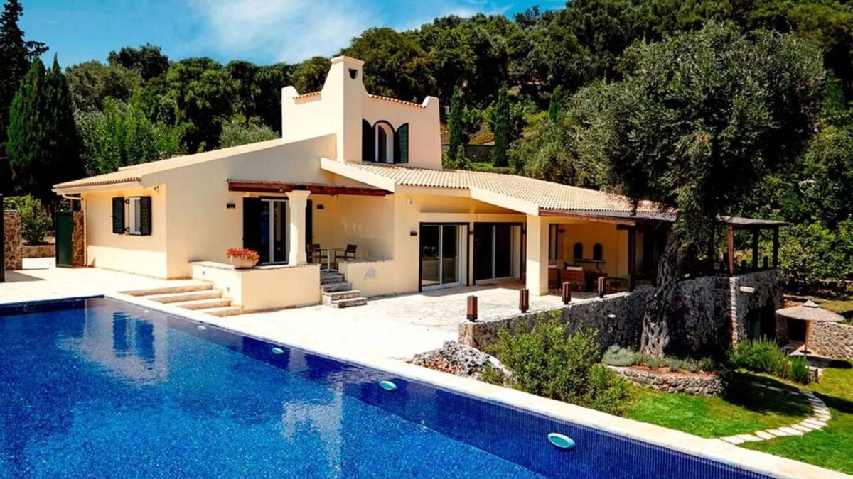 Limni Villa | Villa Naldera a luxurious & secluded villa with private pool & amazing sea views