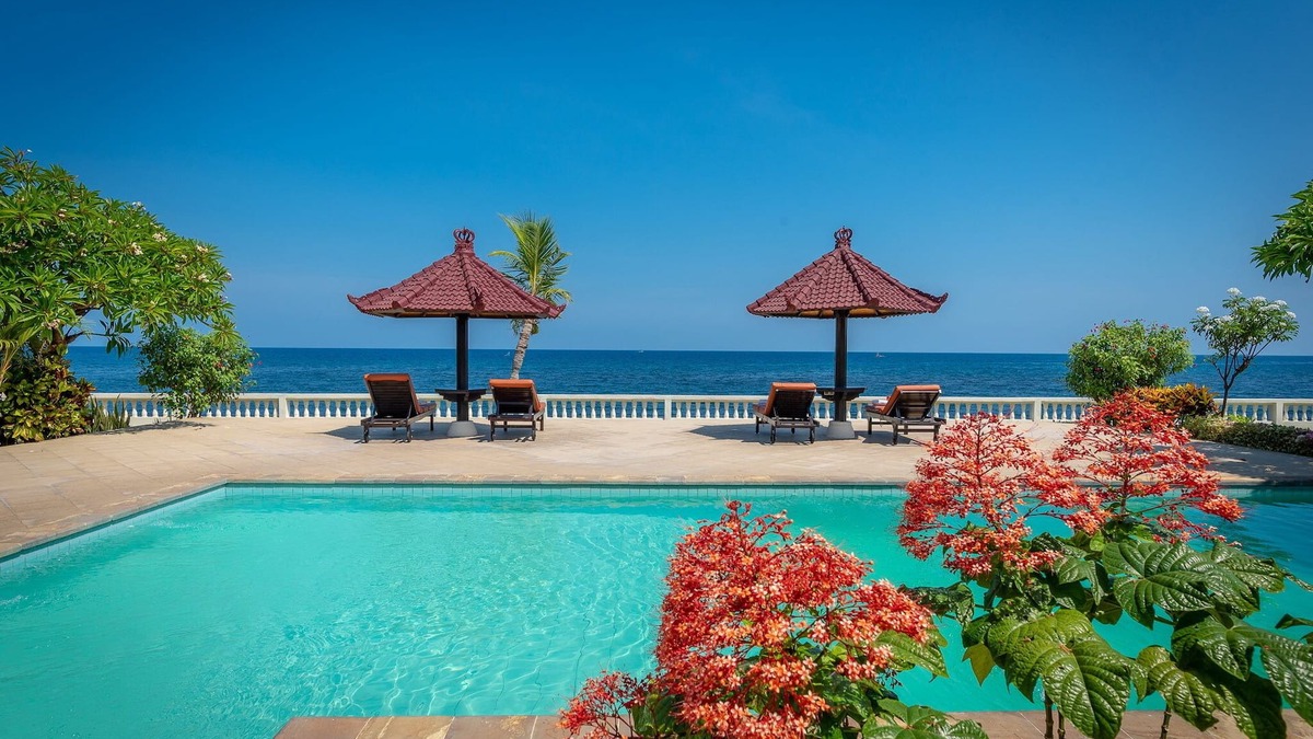 Dencarik House | Villa Namasté - Beachfront @ Lovina Beach, 8P, Private Pool, BBQ