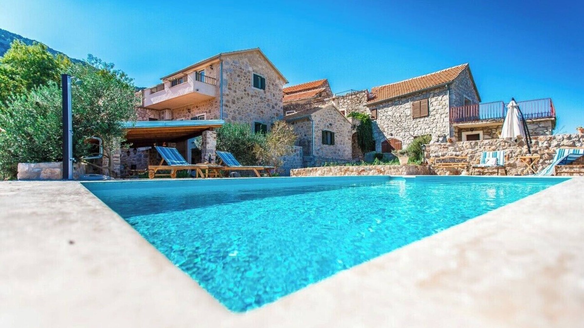 Pitve Villa | Villa Natura- private pool and spectacular view in charming Pitve