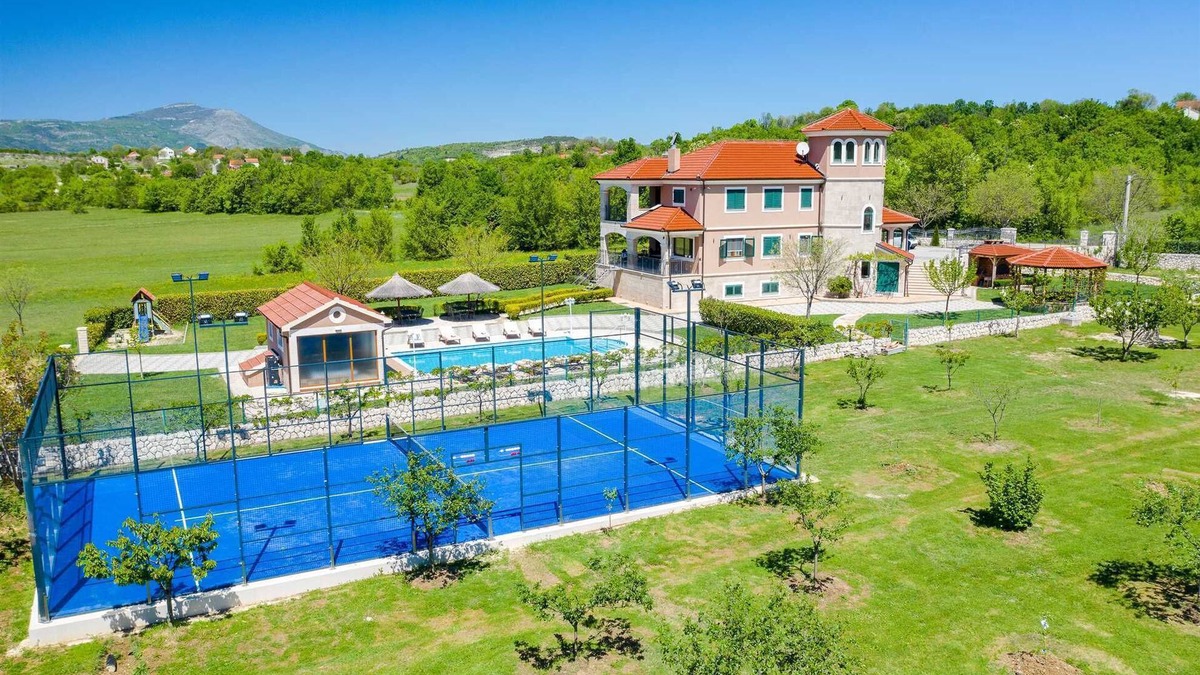 Drnis Villa | Villa Nature's Embrace