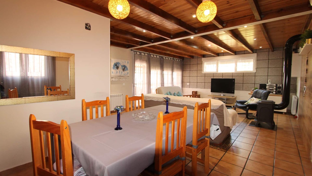 Aranjuez Ski Chalet | Villa near Aranjuez. TuCasaTemporal