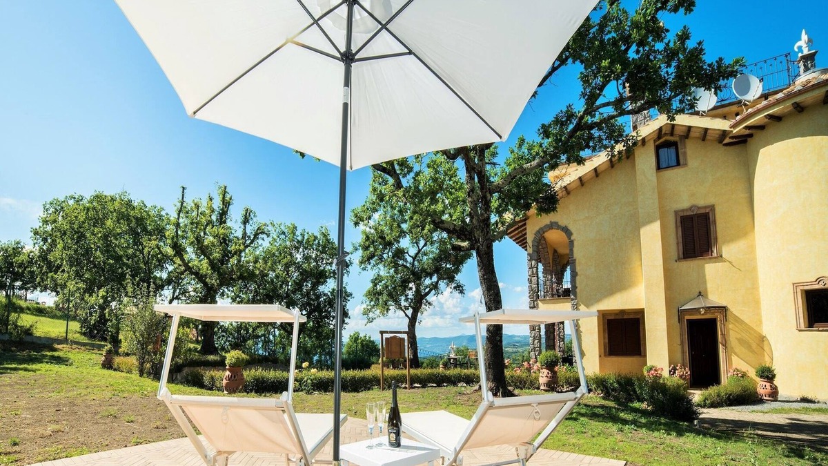Montefiascone Villa | Villa near Lake Bolsena with Pool
