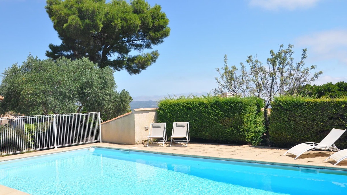 Roches Grises Villa | Villa near Les Etangs de Bages Lake